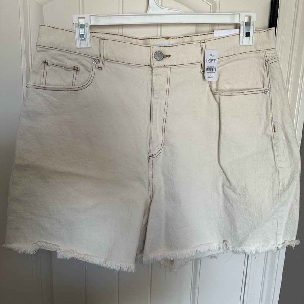 Loft high waist boyfriend short in cream